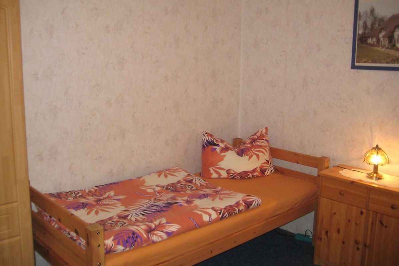 chambre à coucher avec 2 lits simples