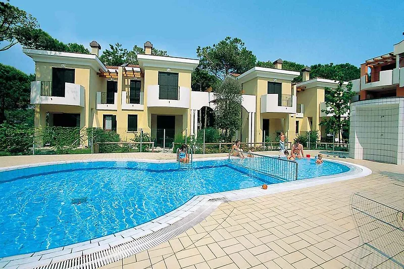 Aussenansicht mit Pool