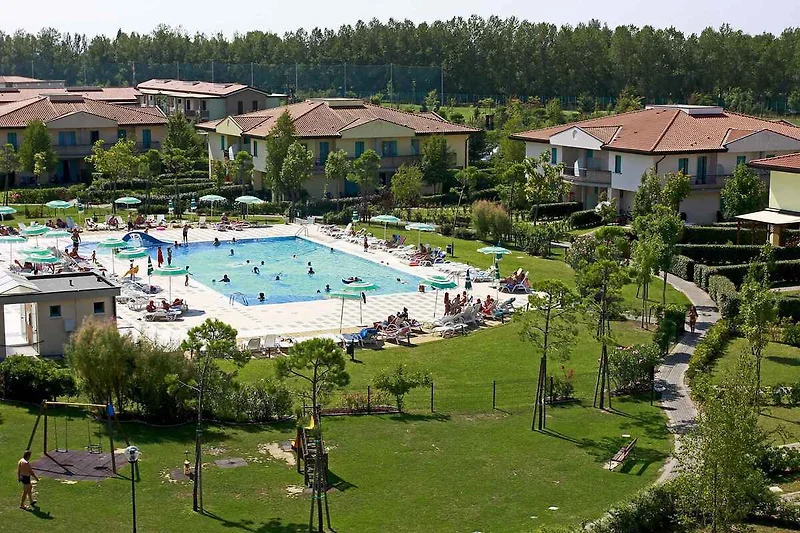Aussenansicht mit Pool