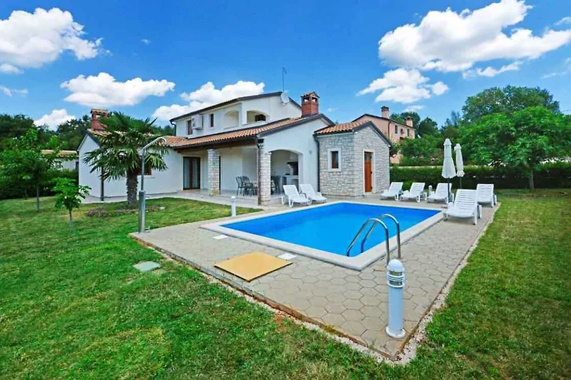 Vista esterna con piscina