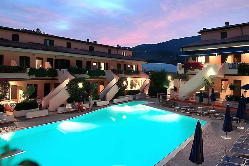 Aussenansicht mit Pool