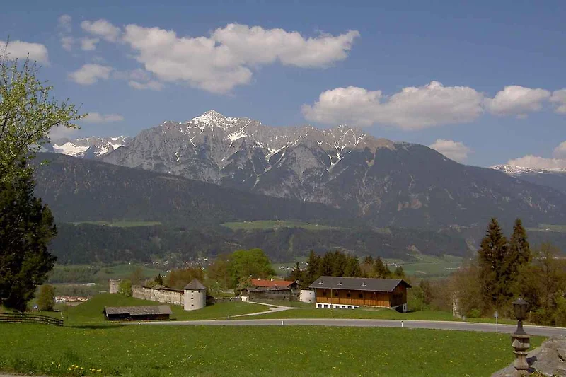 Blick vom Grundstück auf die Berge