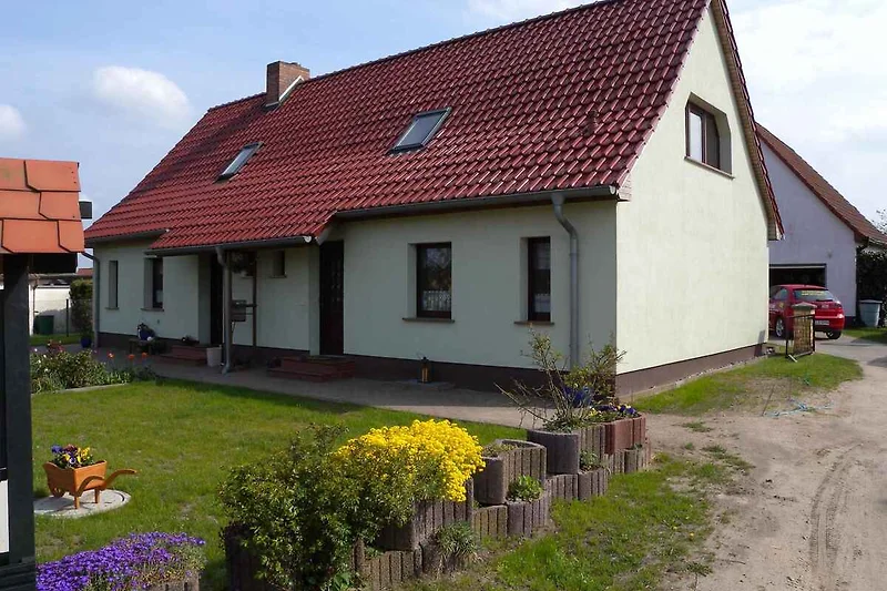 Aussenansicht mit separatem Eingang in die FerienWohnung