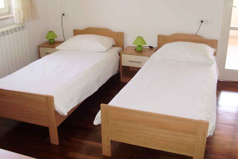 Schlafbereich mit Einzelbetten