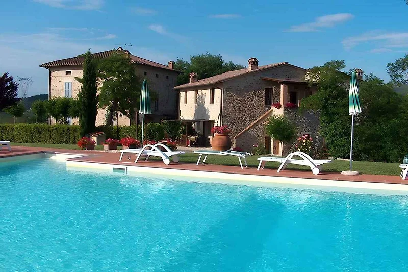 Aussenansicht mit Pool