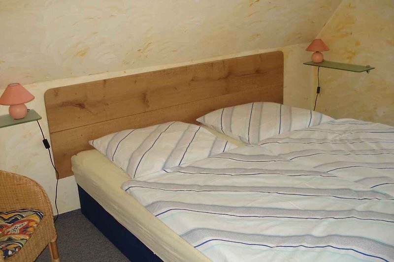 chambre à coucher avec lit double