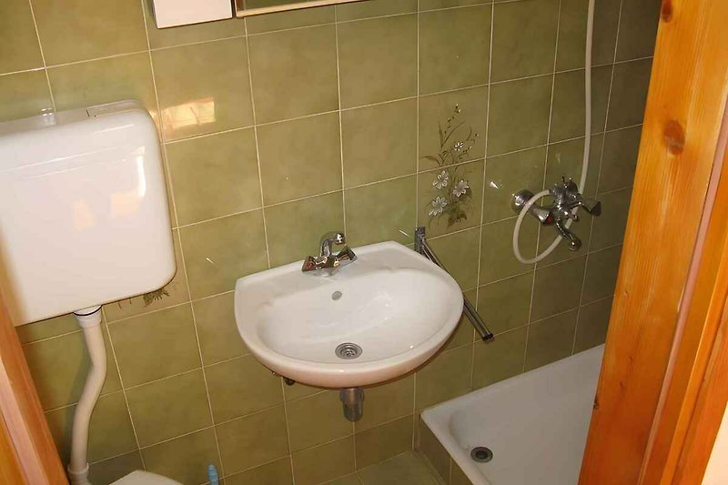 Bad mit Dusche/WC