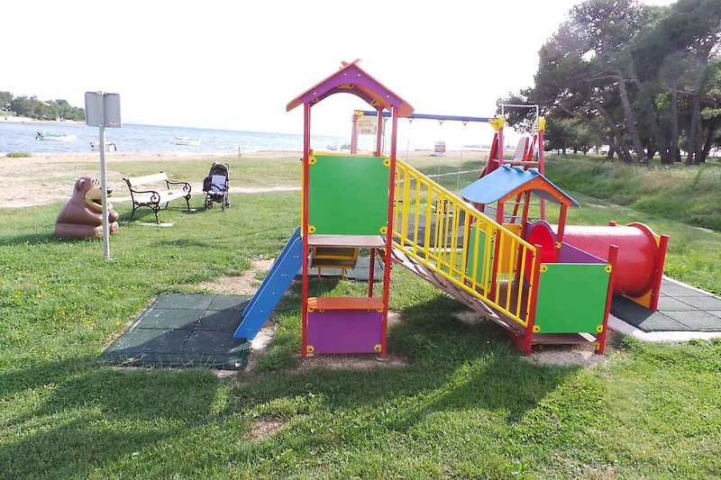Kinderspeelplaats op het strand