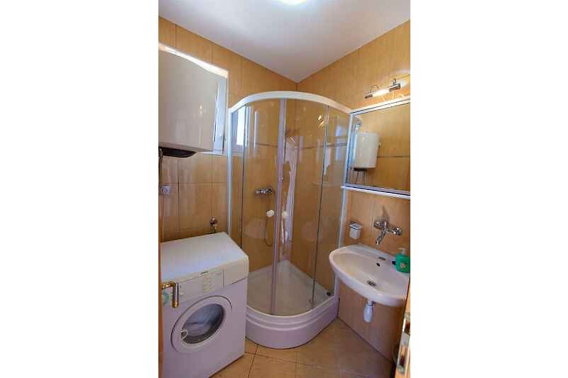 Salle de bain avec douche/WC/lave-linge
Salle de bain avec douche/WC/lave-linge