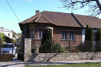Ferienhaus mit Garten in toller Lage und bürg