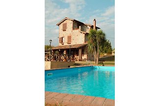 Ferienhaus mit Aussenpool und Internetzugang