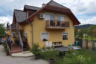 Ferienwohnung mit Garten und Kinderschaukel