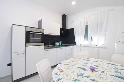 Ferienhaus modern eingerichtet mit Garten und