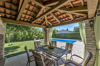 Villa mit Pool und Klimaanlage