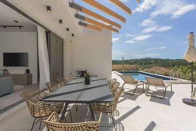 Moderne Ferienvilla Sullago mit Seeblick und 