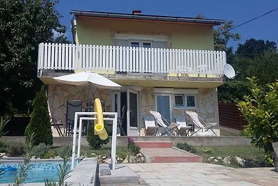 Ferienhaus mit Ausblick und Pool