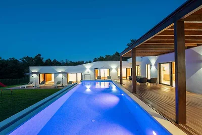 Villa mit beheiztem Pool
