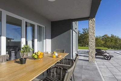 Ferienhaus Villa mit Pool und Grill