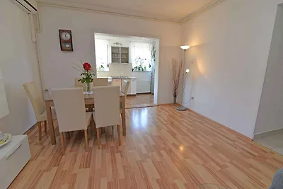 Ferienwohnung mit Terrasse und Balkon