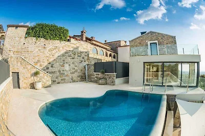 Villa mit Pool und Sauna