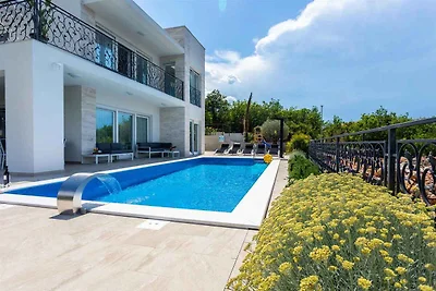 Ferienhaus mit Pool für 8 Personen