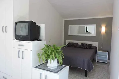 Neu renoviertes Studio-Apartment mit Terrasse