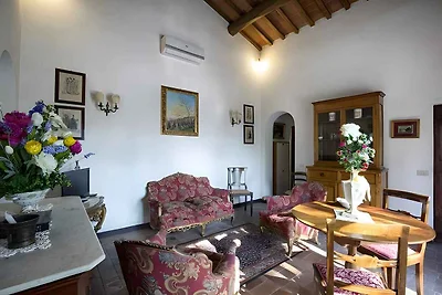 Ferienhaus umgeben von Olivenhaien und