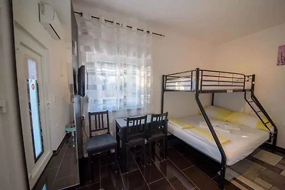 Studio nur 40 m von Strand