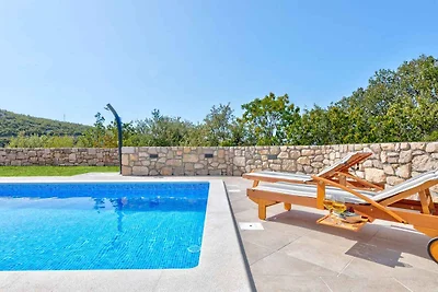 Ferienhaus mit Pool und Klimaanlage
