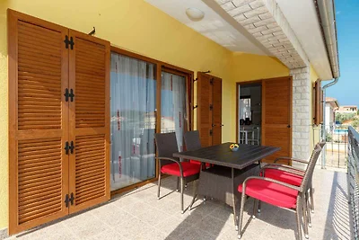 Ferienhaus mit Pool und Grill