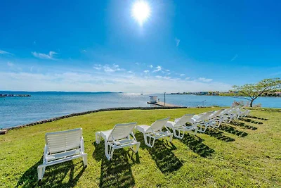 Modernes Ferienapartment Batela mit Meerblick
