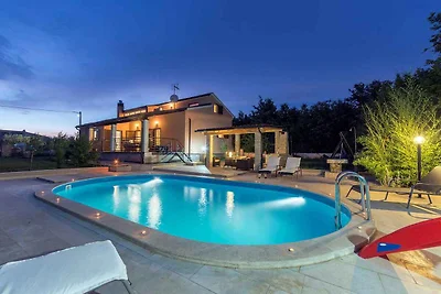 Villa mit Pool und Klimaanlage