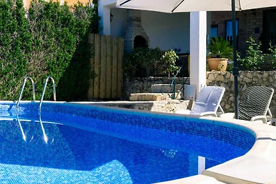Ferienhaus mit Pool und Blick auf das Meer