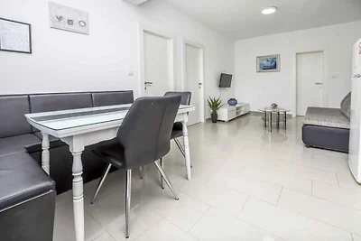 Ferienwohnung mit Terrasse und Meerblick