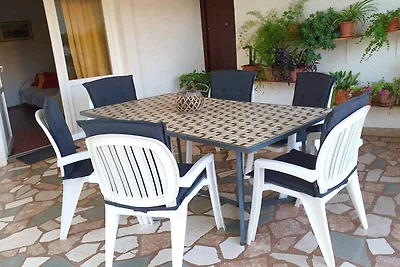 Komfortables Ferienhaus Flower Terrace mit Te