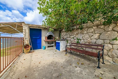 Erholsames Ferienhaus Josip R in Supetarska