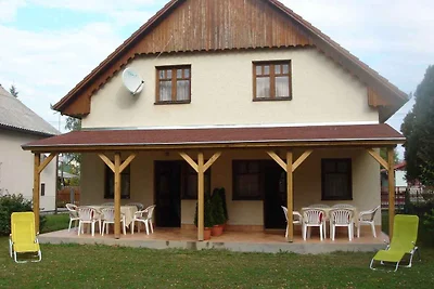 Ferienhaus mit moderner Einrichtung