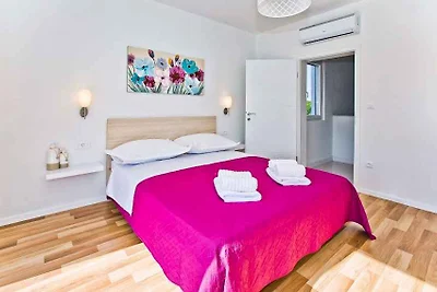 Villa mit Pool und Klimaanlage