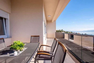 Ferienwohnung mit Pool- und Meerblick