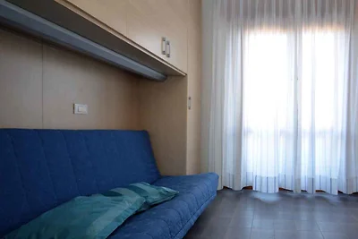 Studio mit Klimaanlage und Balkon