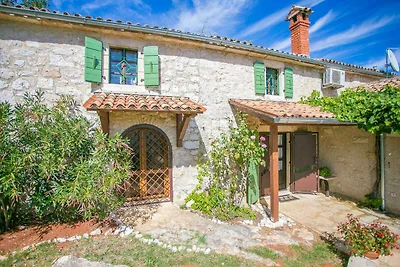 Villa mit Pool und Garten