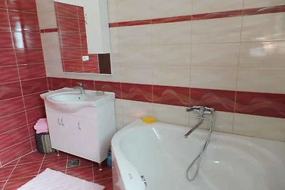 Ferienwohnung mit Pool und Meerausblick