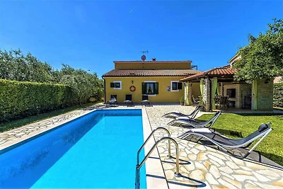 Villa mit Pool und Klimaanlage