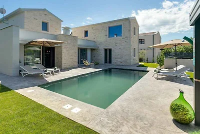 Villa mit Klimaanlage und Pool