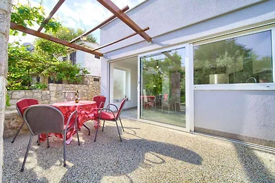 Ferienwohnung von Olivenbäumen umgeben