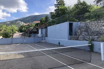 Villa mit Swimmingpool und Meerblick