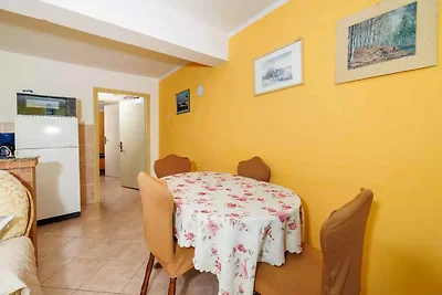 Ferienwohnung mit Terrasse und Parkplatz