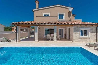 Villa mit Aussenpool