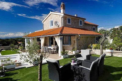 Ferienhaus mit Pool für 6 Personen