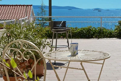 Ferienwohnung mit Pool und Meerblick